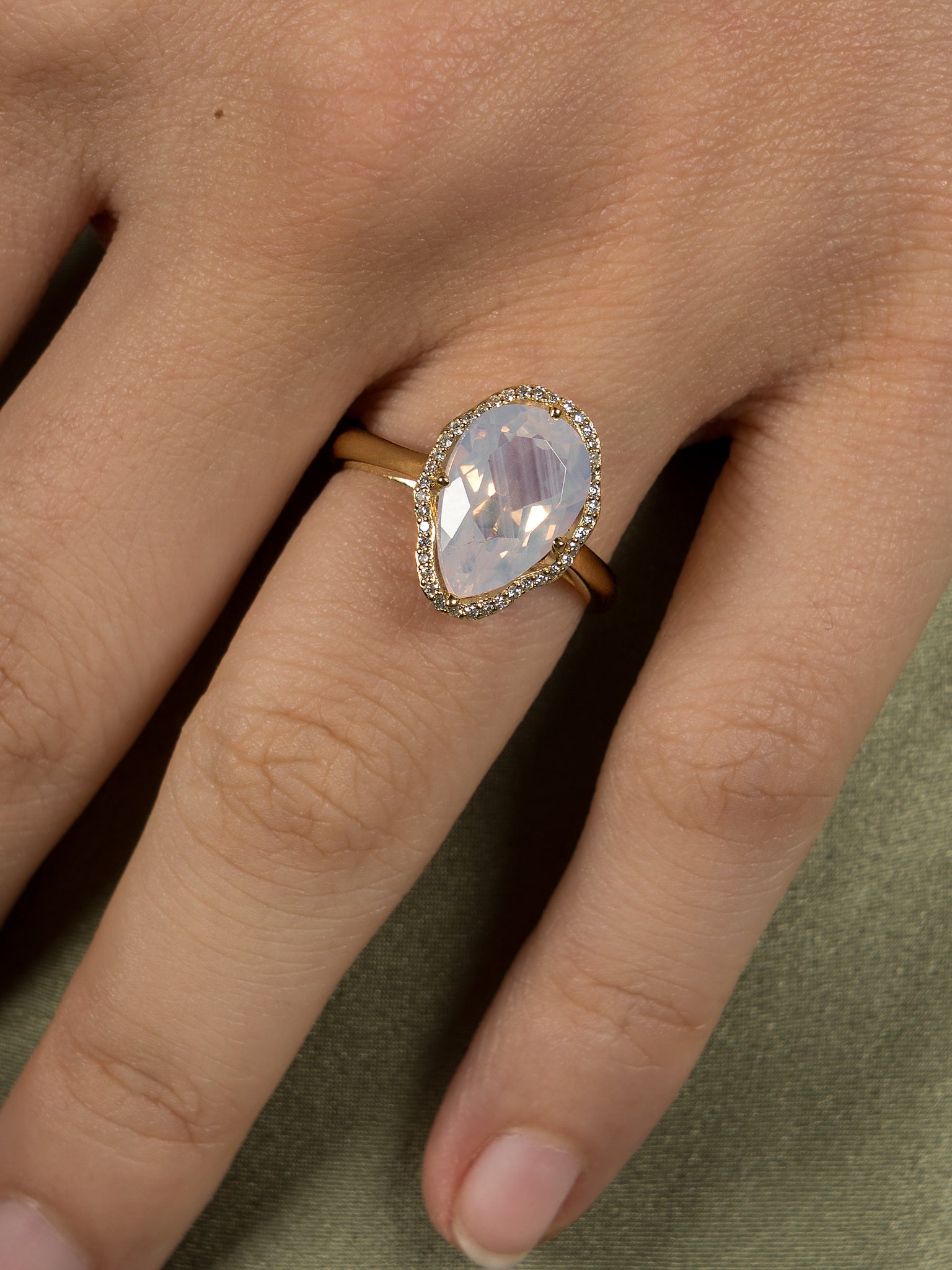 Anillo Glow Cuarzo Lavanda