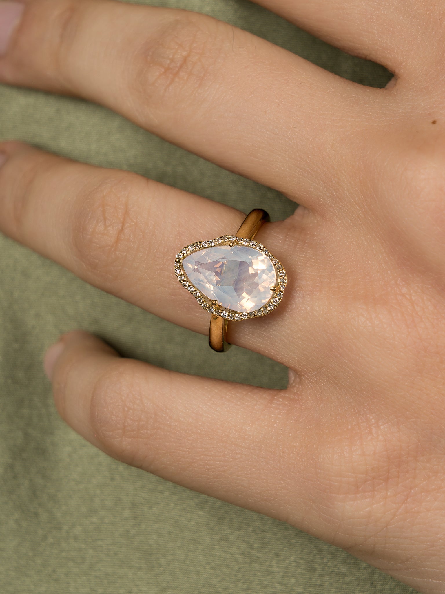 Anillo Glow Cuarzo Lavanda